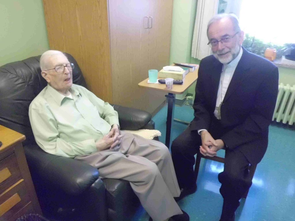 rencontre-du-fr-lortie-avec-mgr-lionel-gendron-ancien-eleve-de-lecole-dirigee-par-le-fr-lortie